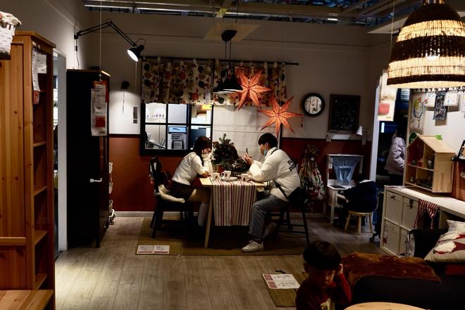 要太早和恋人一起逛宜家新葡京网上赌场年轻时不(图2)